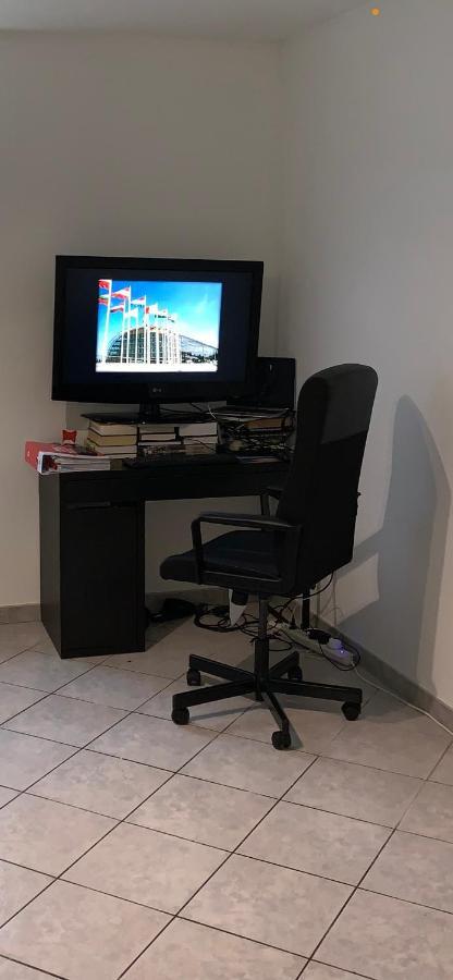 Large Room In Schuttrange Free Parking 10Mins To Airport Excellent Customer Services Exteriér fotografie