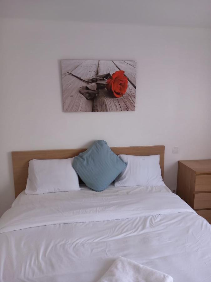 Large Room In Schuttrange Free Parking 10Mins To Airport Excellent Customer Services Exteriér fotografie