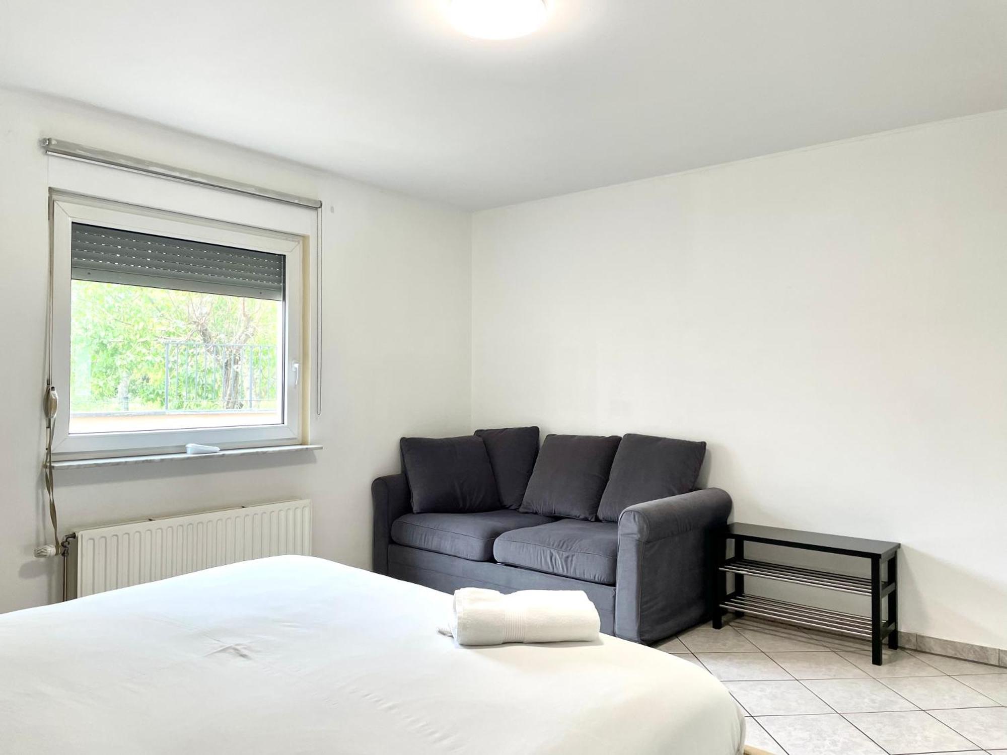 Large Room In Schuttrange Free Parking 10Mins To Airport Excellent Customer Services Exteriér fotografie