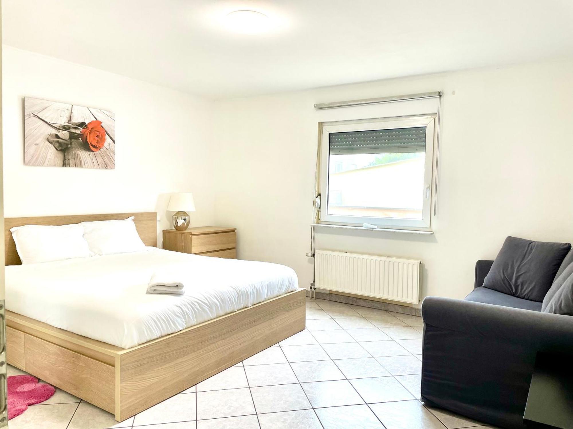 Large Room In Schuttrange Free Parking 10Mins To Airport Excellent Customer Services Exteriér fotografie